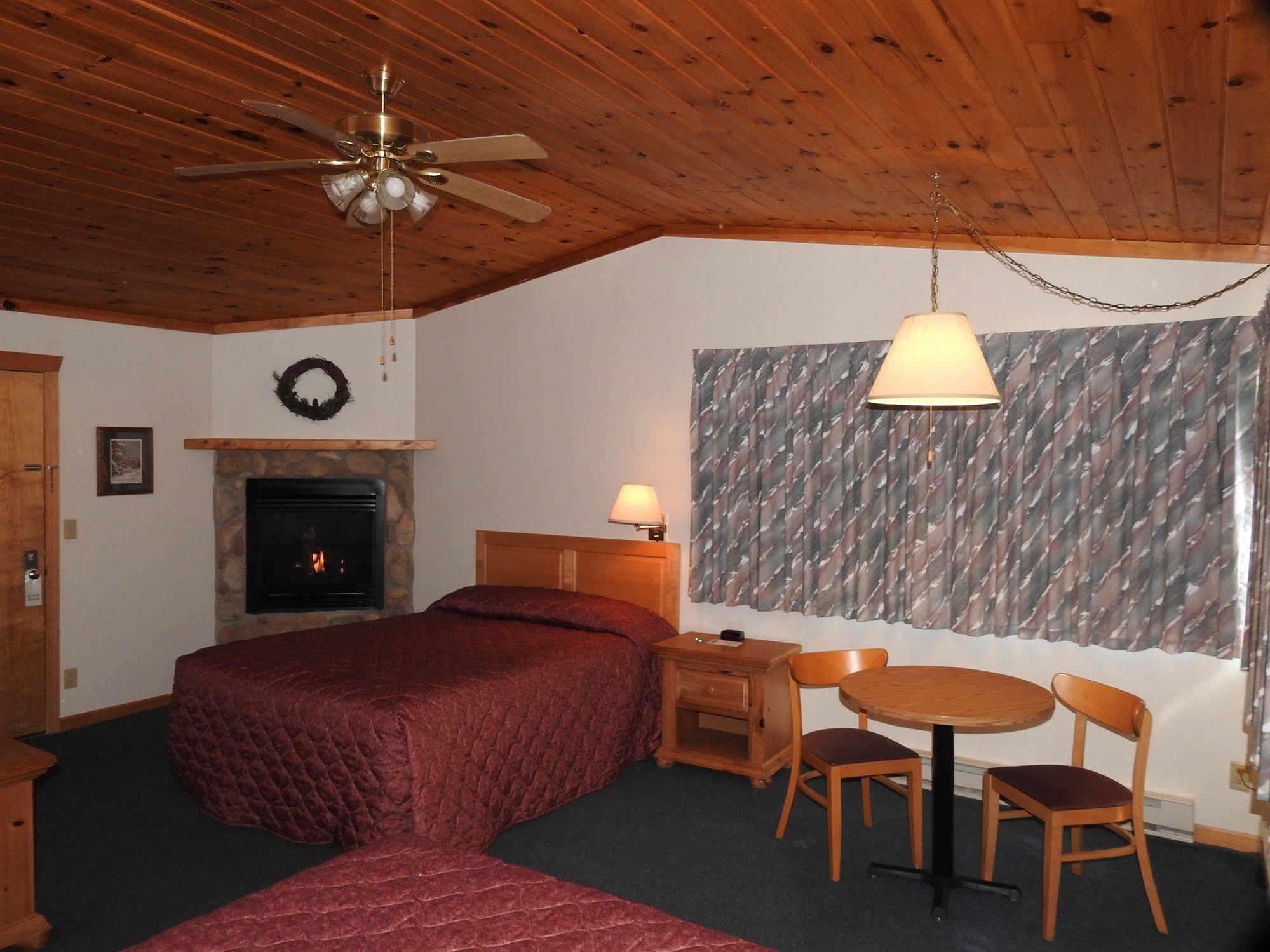 Superior Ridge Resort Motel Schroeder Exterior photo